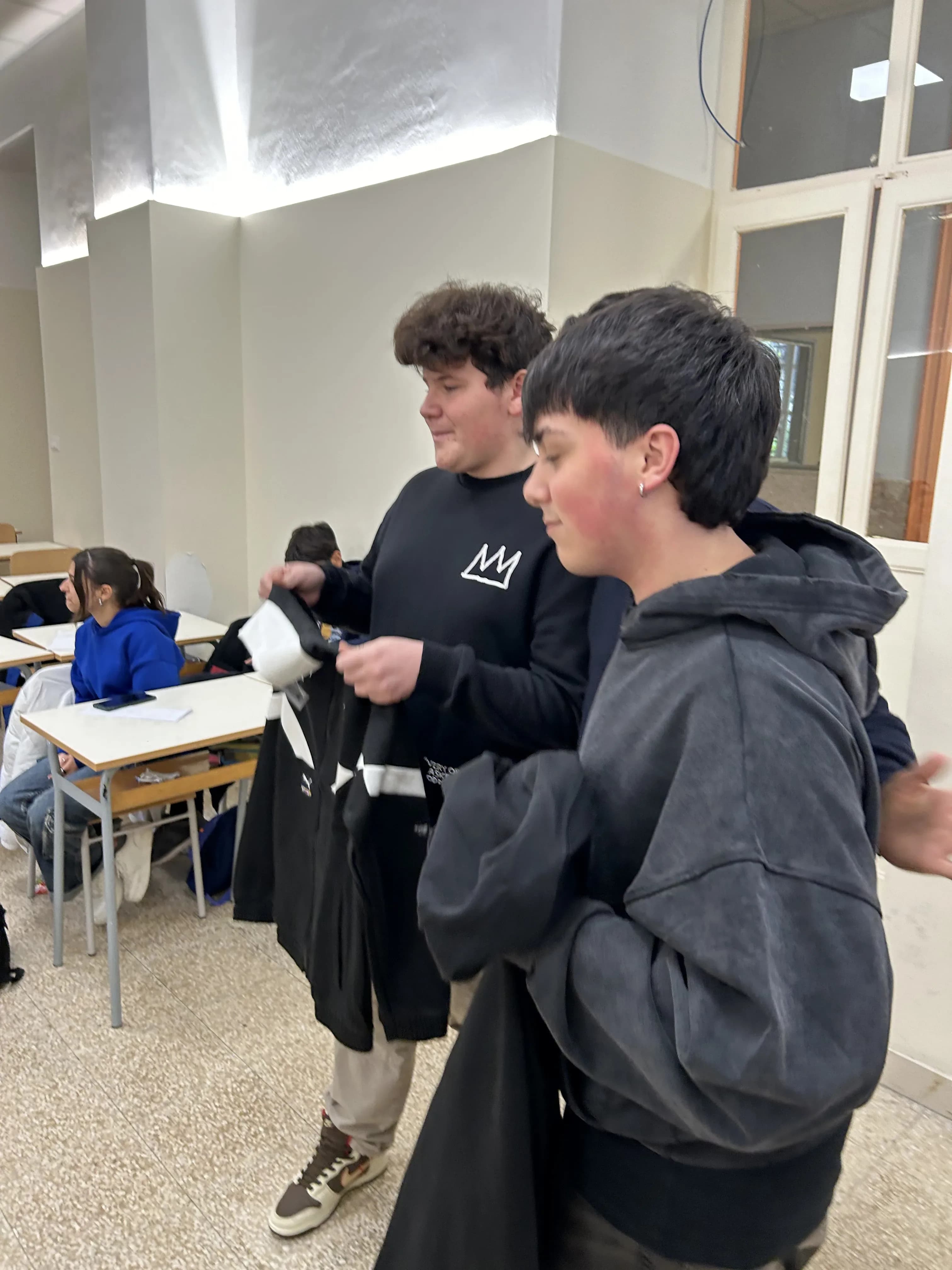 Brand Identity e AI: Un'Esperienza Creativa con gli Studenti del Liceo Don Bosco Ranchibile gallery 6