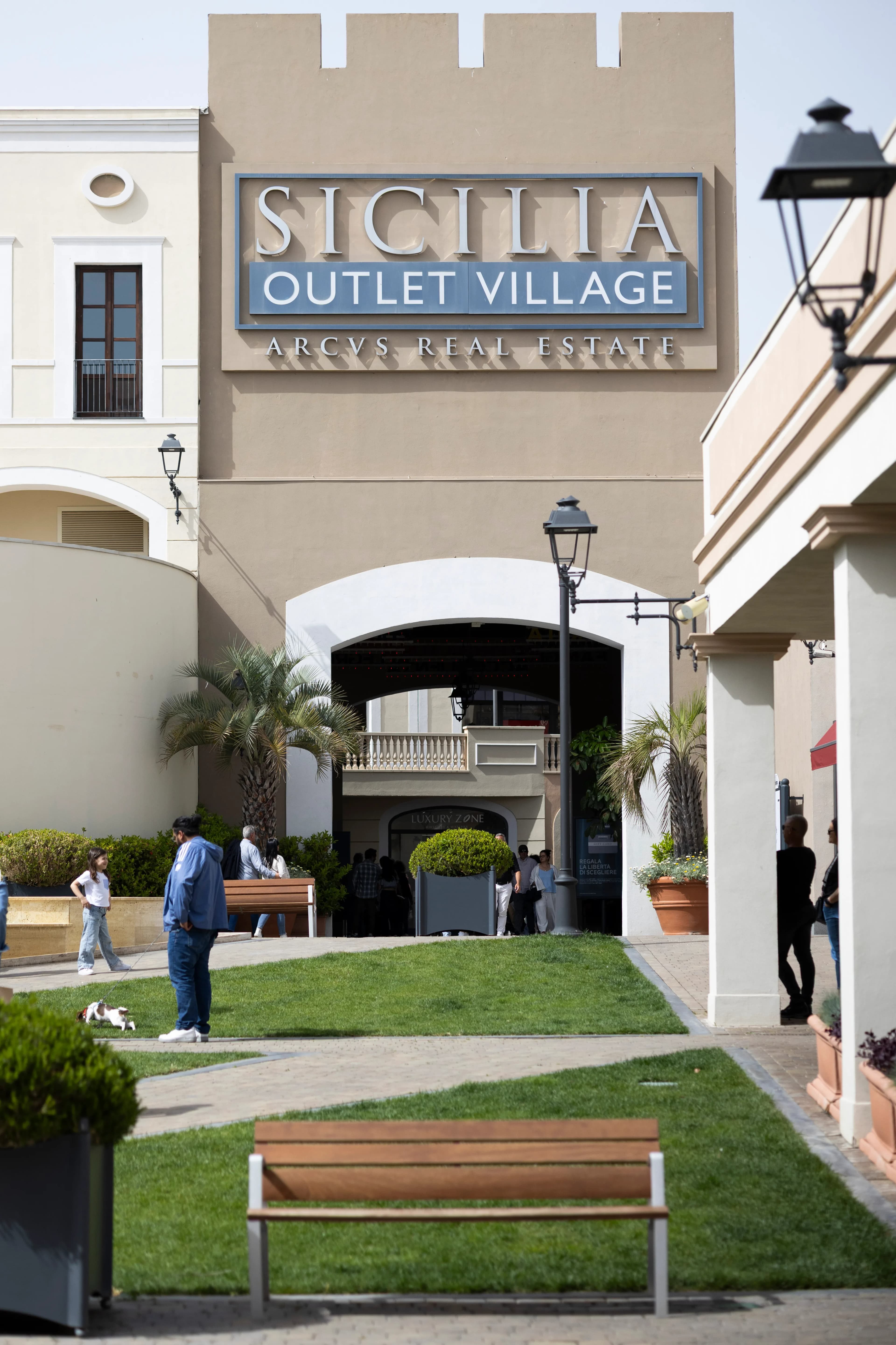 Sicilia Outlet Village diventa pet friendly con Village Loves Dog gallery 4